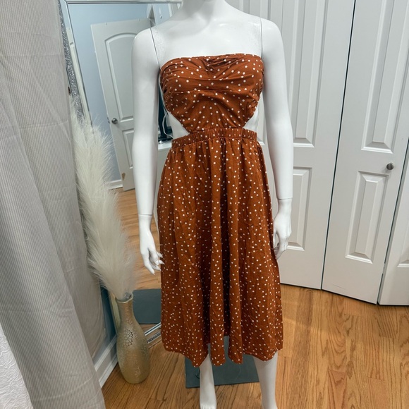 Forever 21 Dresses & Skirts - Forever 21 Brown Strapless Dress with White Dots